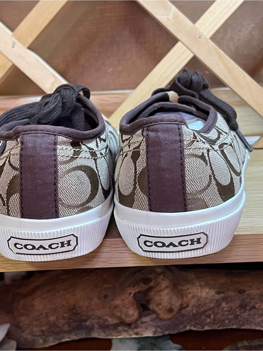 Authentic Coach New York A3851 “ Kalyn “ Sz 9B /Classic Canvas low- top Sneaker - Picture 3 of 16